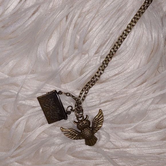 Bulk Lot 25 Harry Potter Inspired necklaces new in packaging - Picture 2 of 7